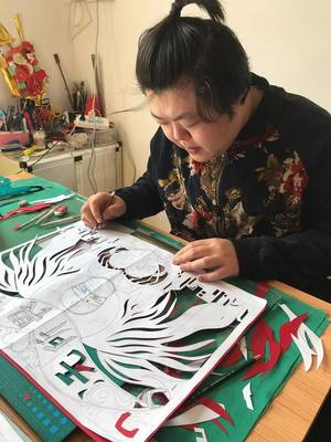禪城文藝作者以剪紙、書法為載體，為武漢加油打氣并承辦展覽活動(dòng)